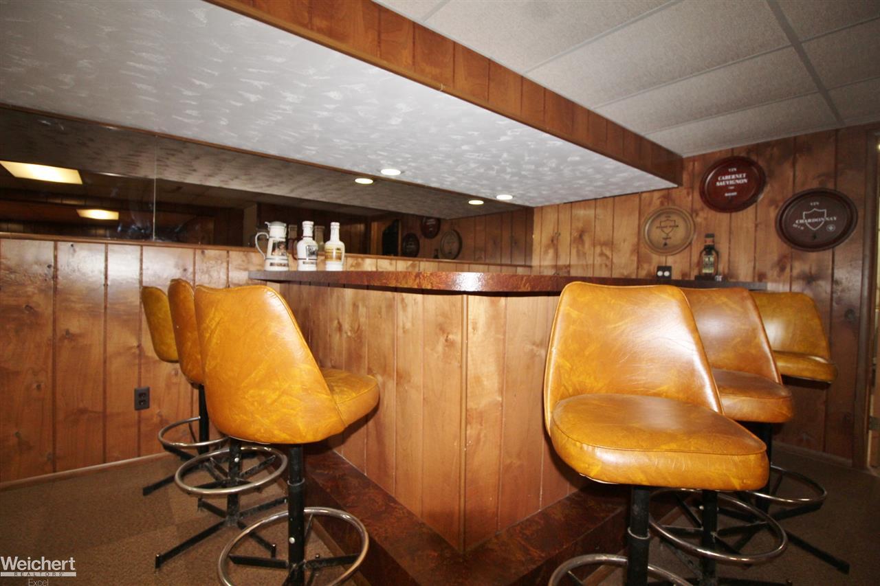 3809 Frazho Road Warren, MI 48091 - Photo 24 of 28 Built-in Bar
