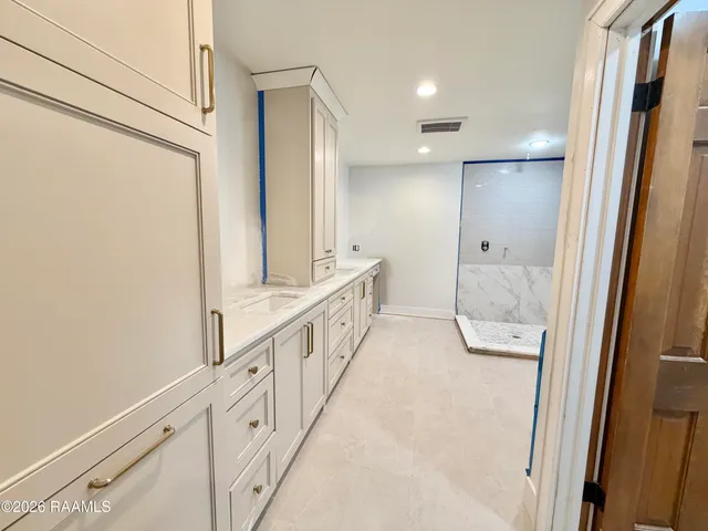 $750,000 | 827 East Butcher Switch Road, Lafayette, LA 70507