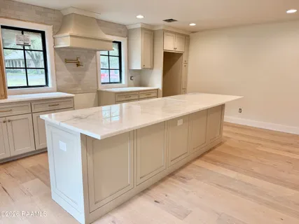 $750,000 | 827 East Butcher Switch Road, Lafayette, LA 70507