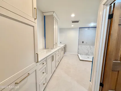 $750,000 | 827 East Butcher Switch Road, Lafayette, LA 70507