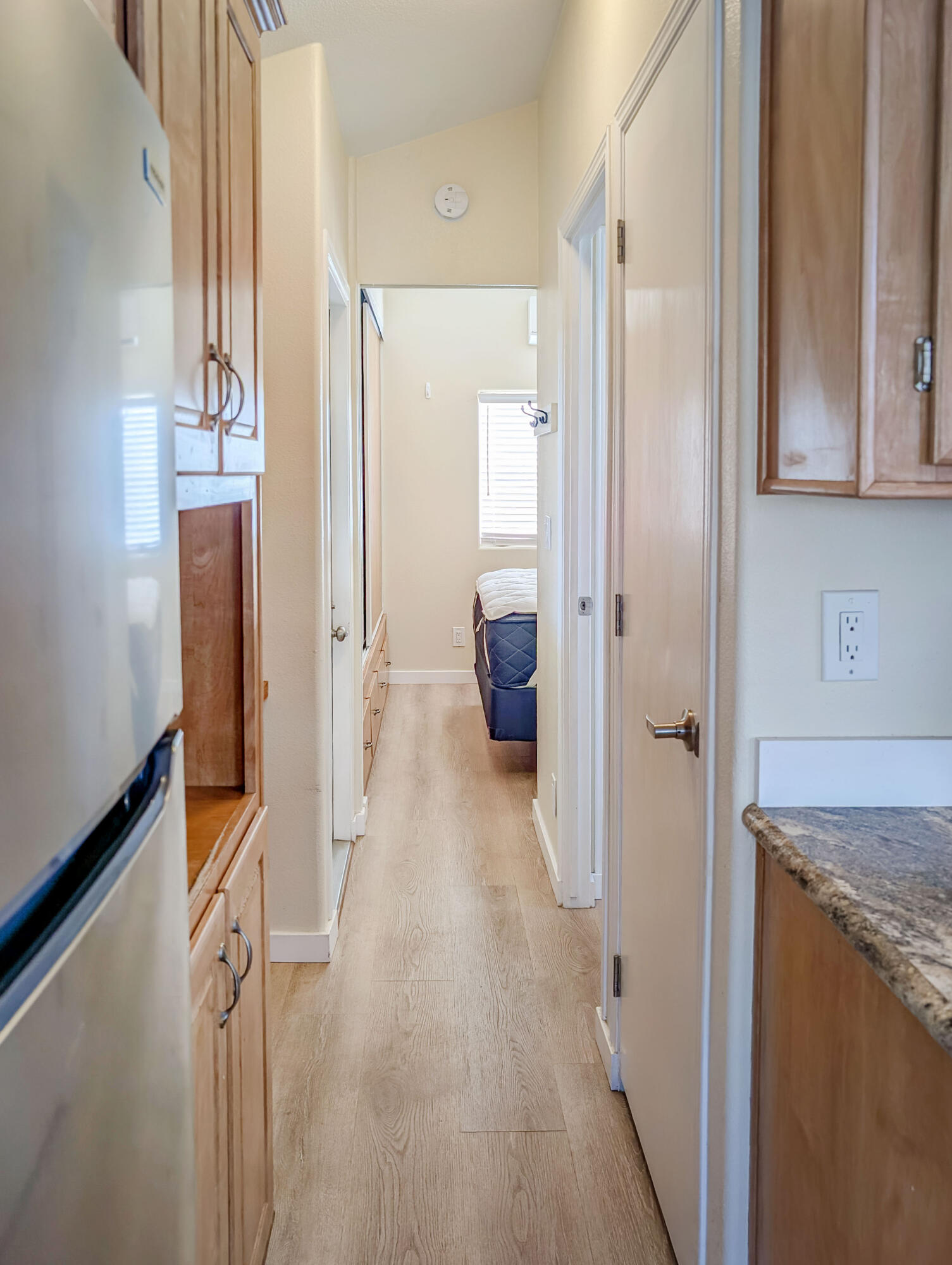 70200 Dillon Road, Unit 341 Desert Hot Springs, CA 92241 - Photo 21 of 33 Hallway
