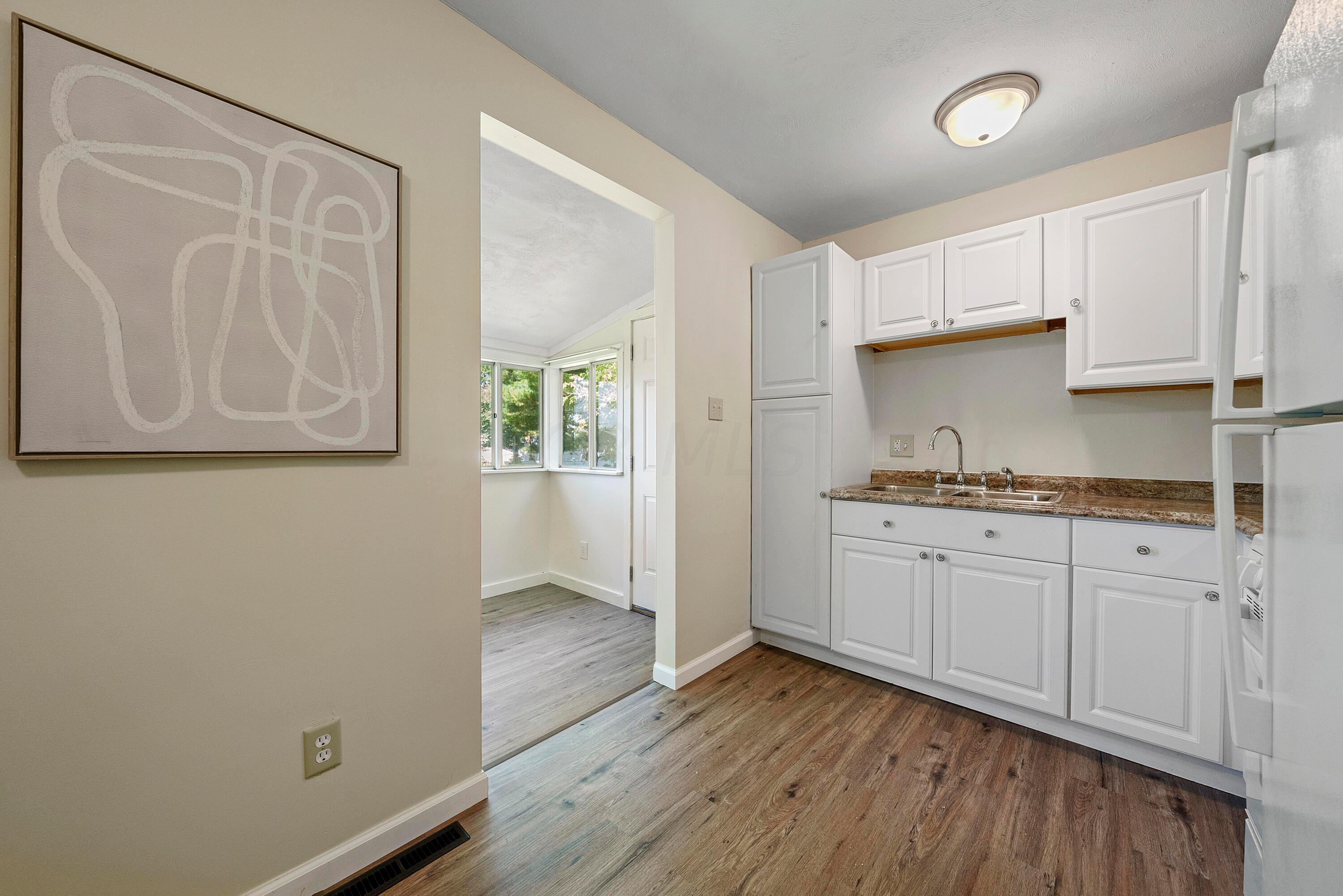 217 Gladys Road Columbus, OH 43228 - Photo 6 of 34 Kitchen