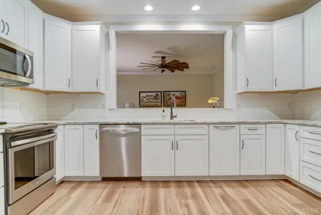 $405,000 | 125 Villa Oak Circle, Bedford, VA 24523