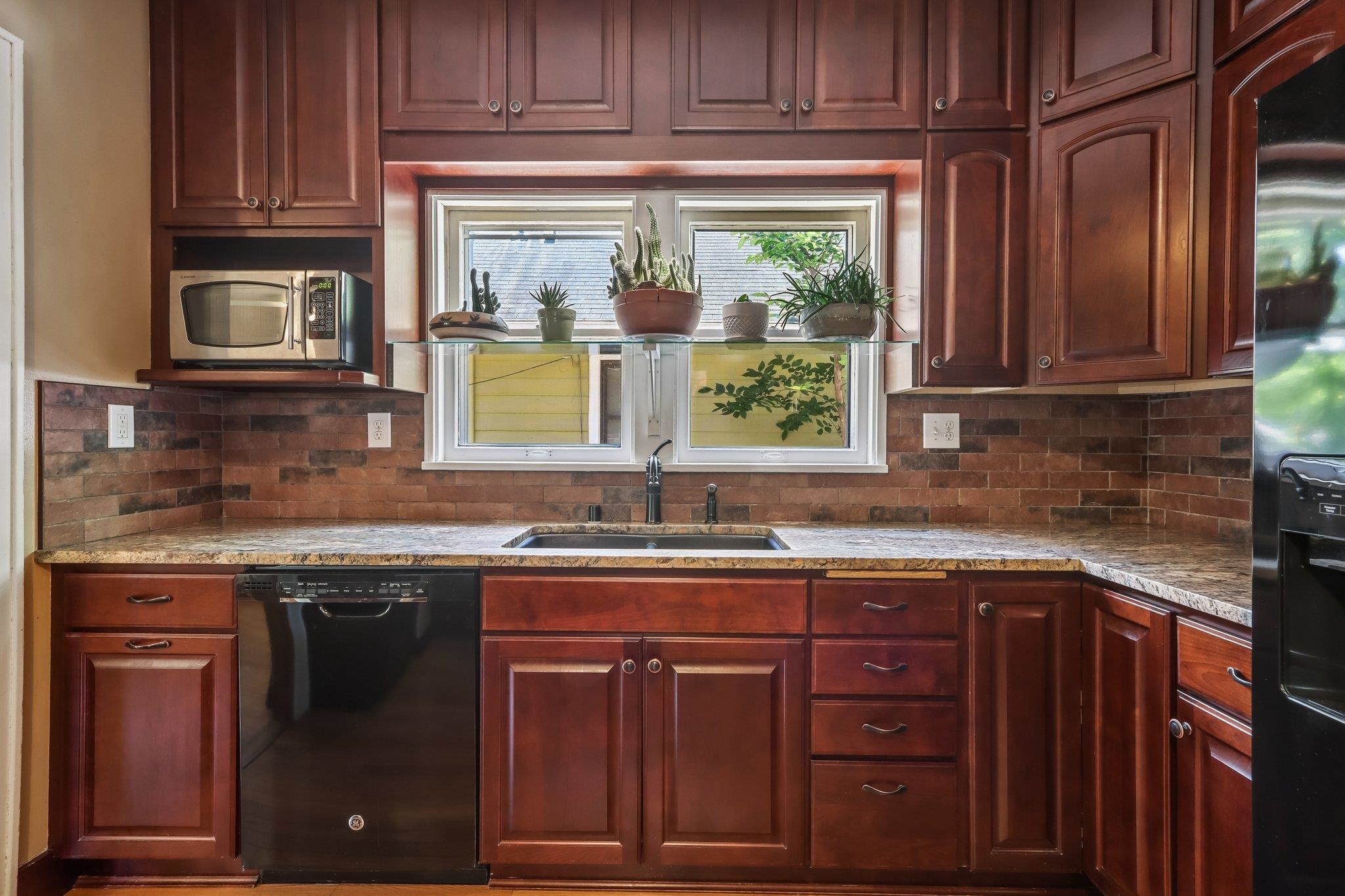 406 Maple Avenue Madison, WI 53704 - Photo 10 of 59