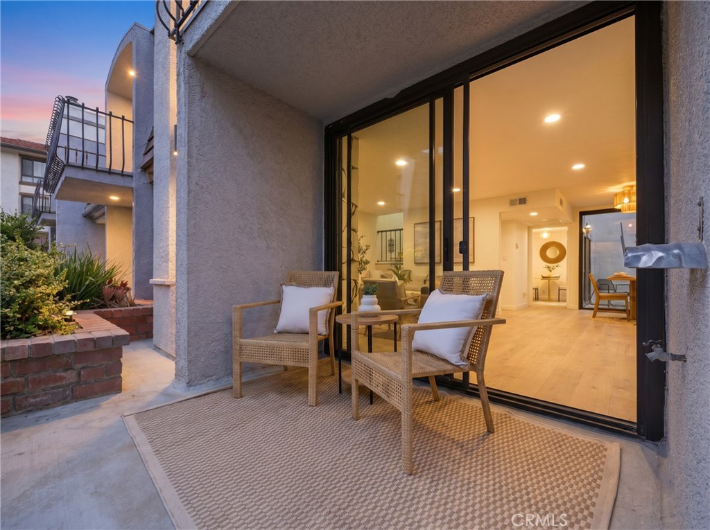 8125 Redlands Street, Unit 109 Playa del Rey, CA 90293 - Photo 4 of 42