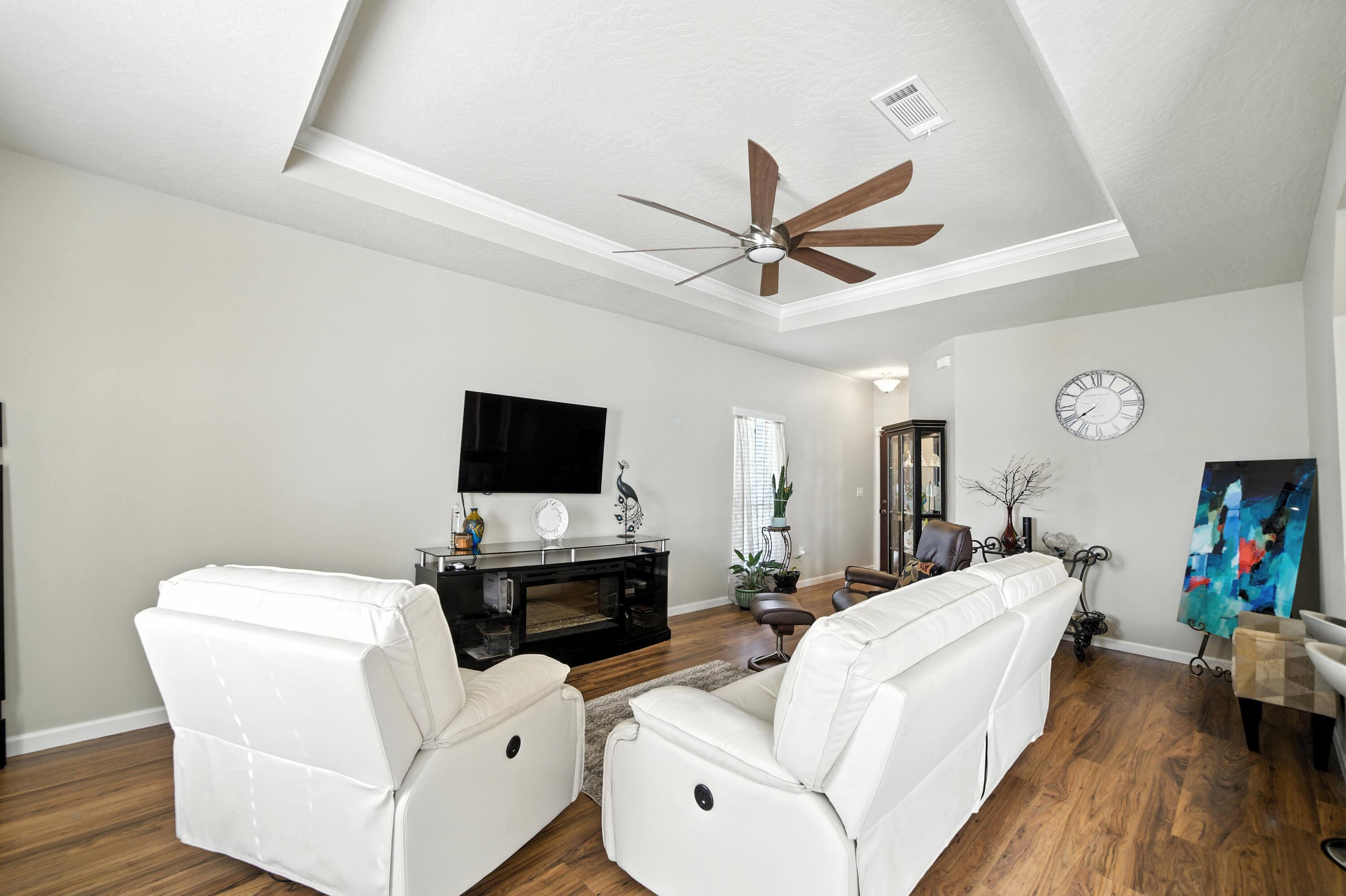 4629 Hermosa Road Crestview, FL 32539 - Photo 5 of 26 a living room with furniture and a flat screen tv