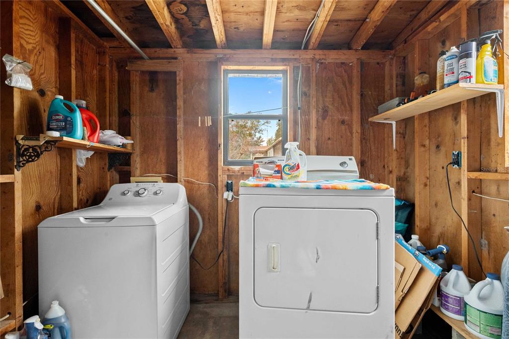 110 County Road 534 Bushnell, FL 33513 - Photo 22 of 60 a utility room with dryer and washer
