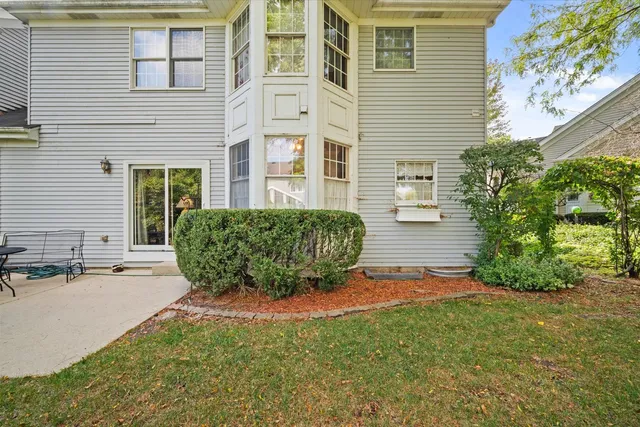 a view of a house with backyard and garden