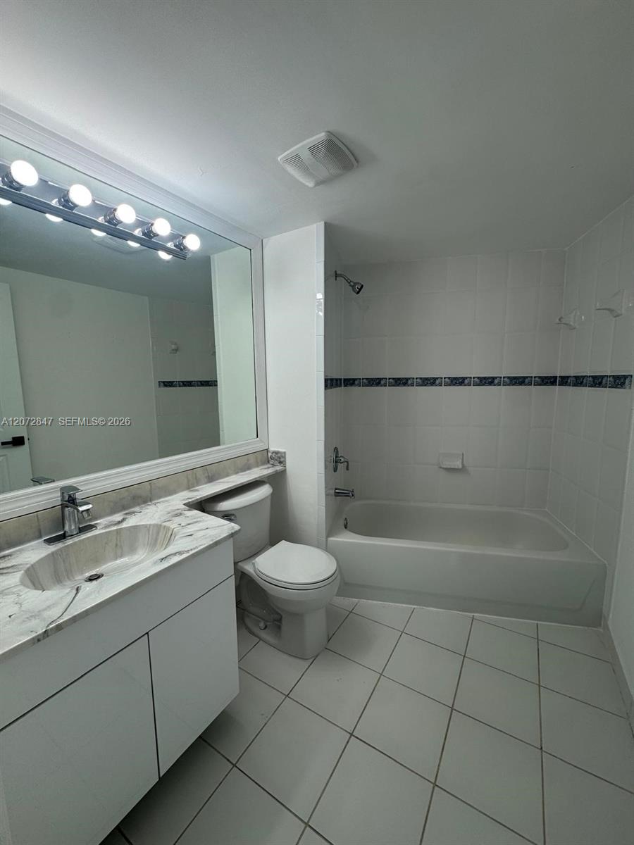 2415 Northwest 16th St Road, Unit 3011 Miami, FL 33125 - Photo 9 of 12 Gallery Image 9