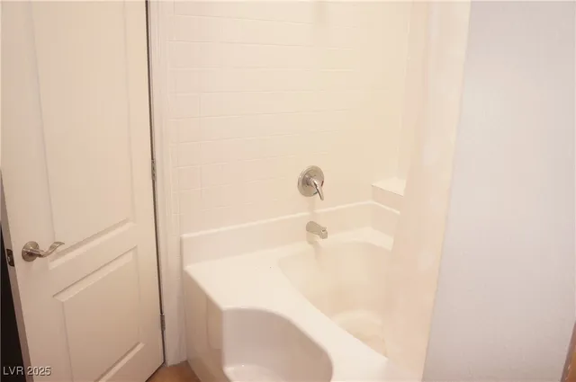 $1,300 | 3145 East Flamingo Road, Unit 2020, Las Vegas, NV 89121