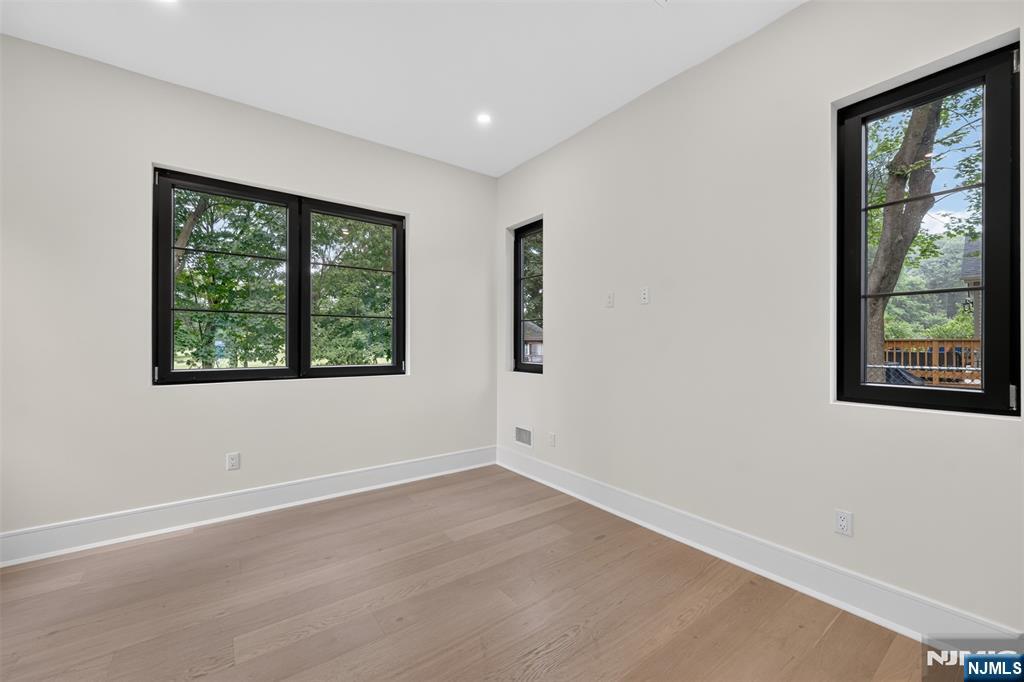 134 Morningside Road Paramus, NJ 07652 - Photo 19 of 47 Gallery Image 19