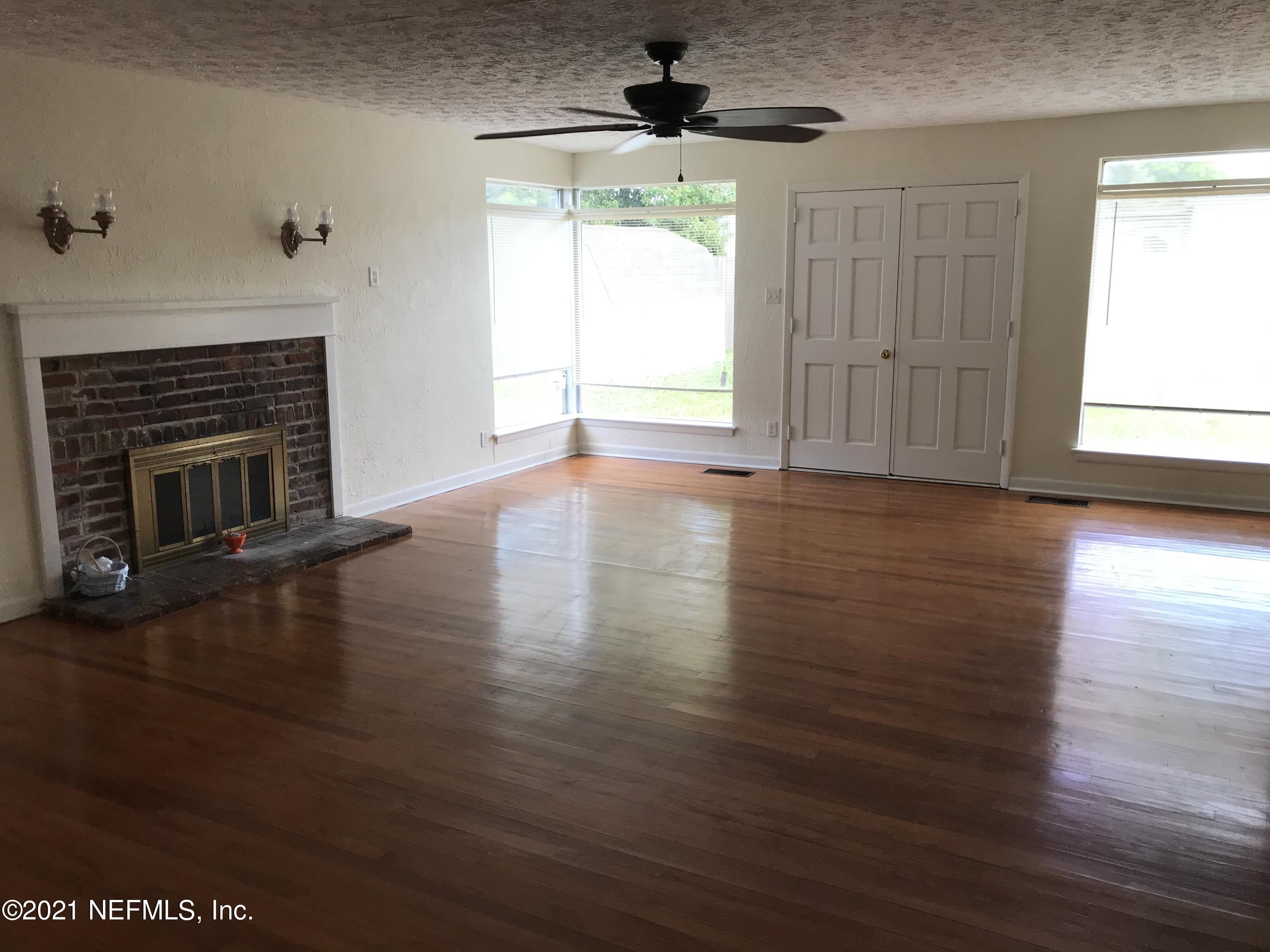 6125 Duke Road Jacksonville, FL 32217 - Photo 4 of 9 Family room
