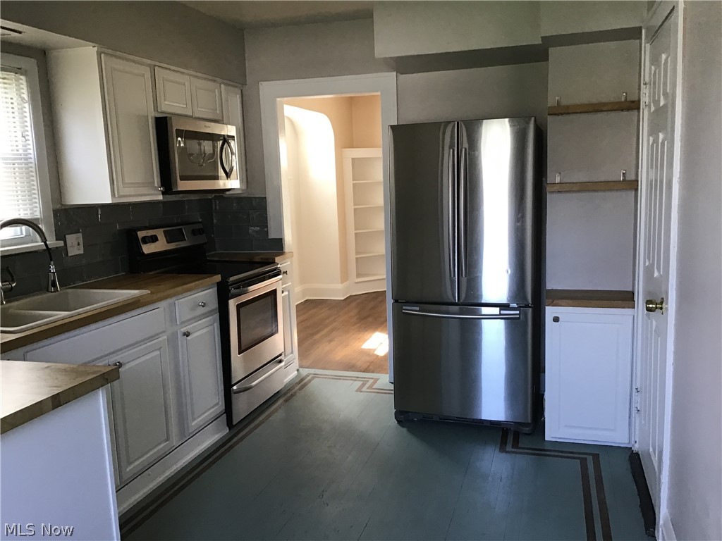 3553 Nordway Road Cleveland Heights, OH 44118 - Photo 5 of 18 Spacious kitchen with plenty of cupboard and counter space