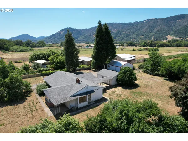 $350,000 | 309 North Old Pacific Highway, Myrtle Creek, OR 97457