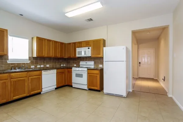$1,949 | 19026 Telford Way, Tomball, TX 77375