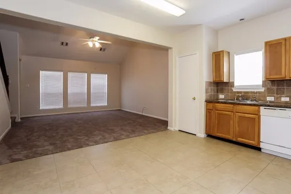 $1,949 | 19026 Telford Way, Tomball, TX 77375