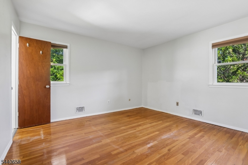 345 Trotting Road Union, NJ 07083 - Photo 29 of 43