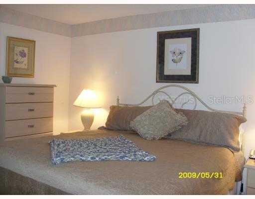 Aerial View - Spacious master bedroom has view of the golf couse, with two walk in closets.