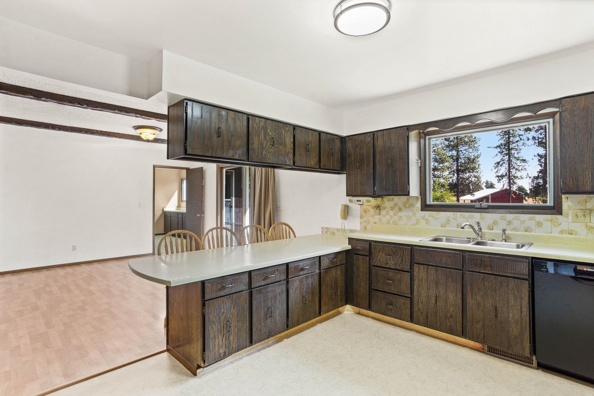 513 West Paradise Road Spokane, WA 99224 - Photo 9 of 44
