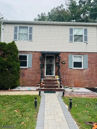 $2,300 | 211 East 8th Avenue, Unit 1, Roselle, NJ 07203