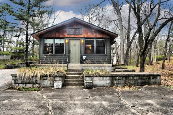 $689,000 | 37 Lake Shore County Road, Beverly Shores, IN 46301