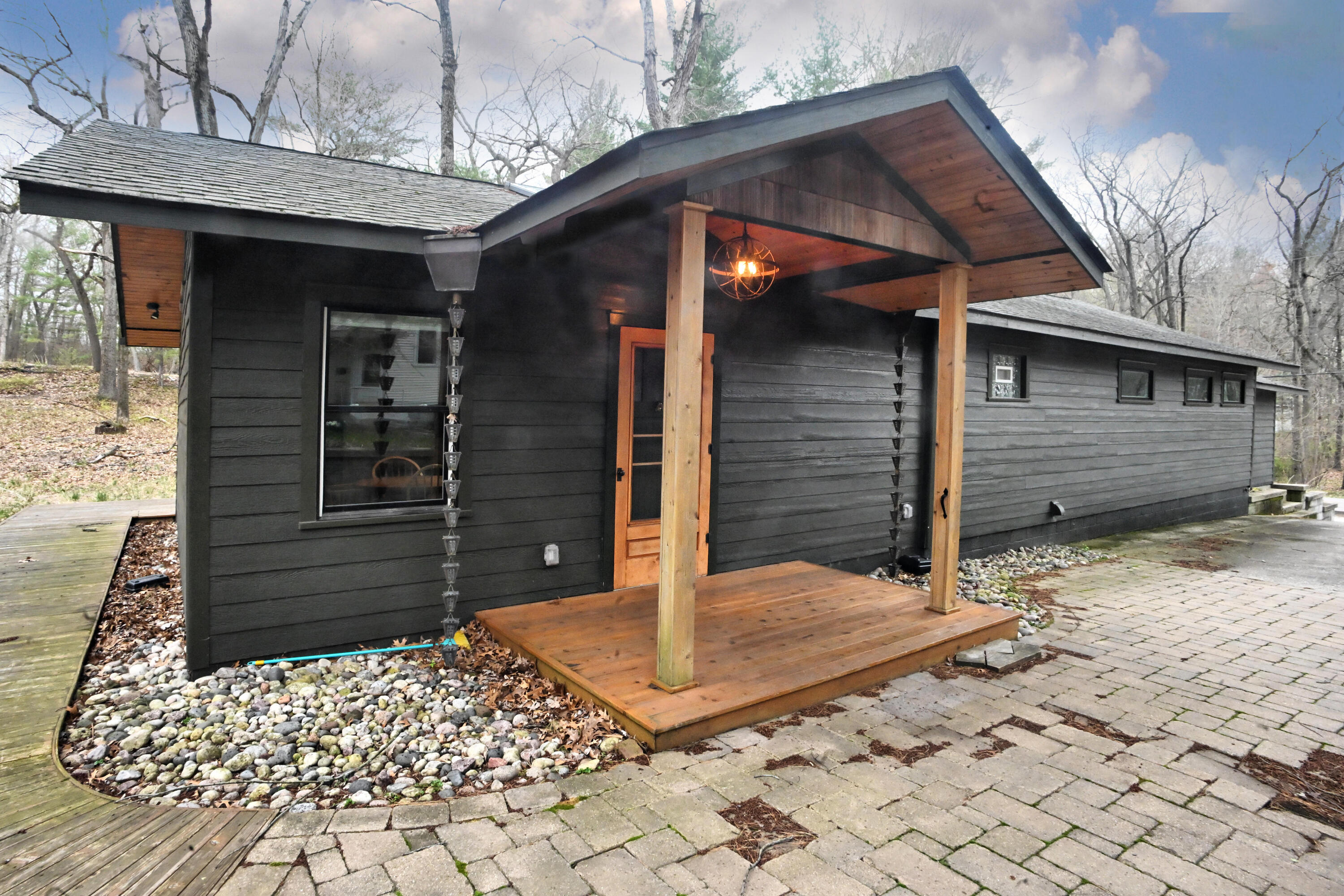 37 Lake Shore County Road Beverly Shores, IN 46301 - Photo 3 of 20 3000x2000