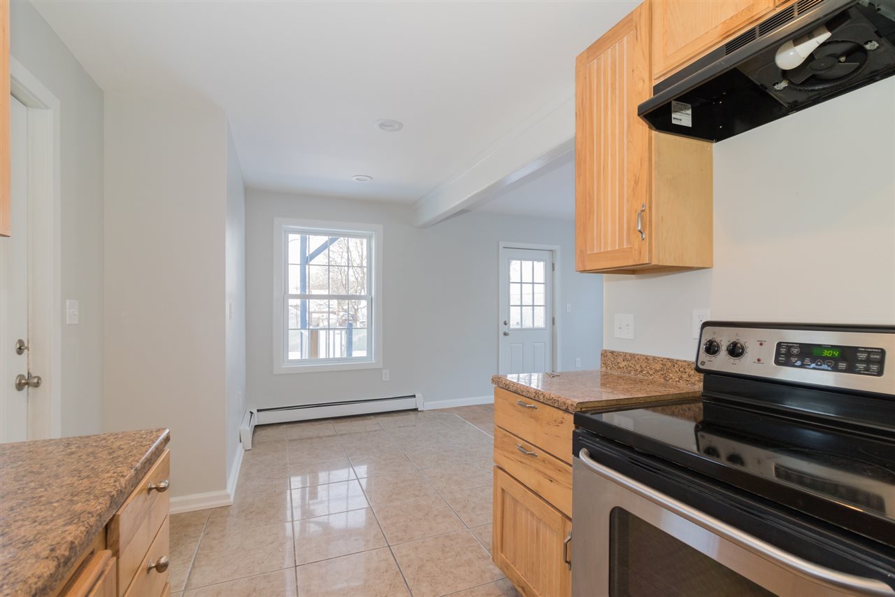 10 Jackson Street Rochester, NH 03867 - Photo 7 of 40