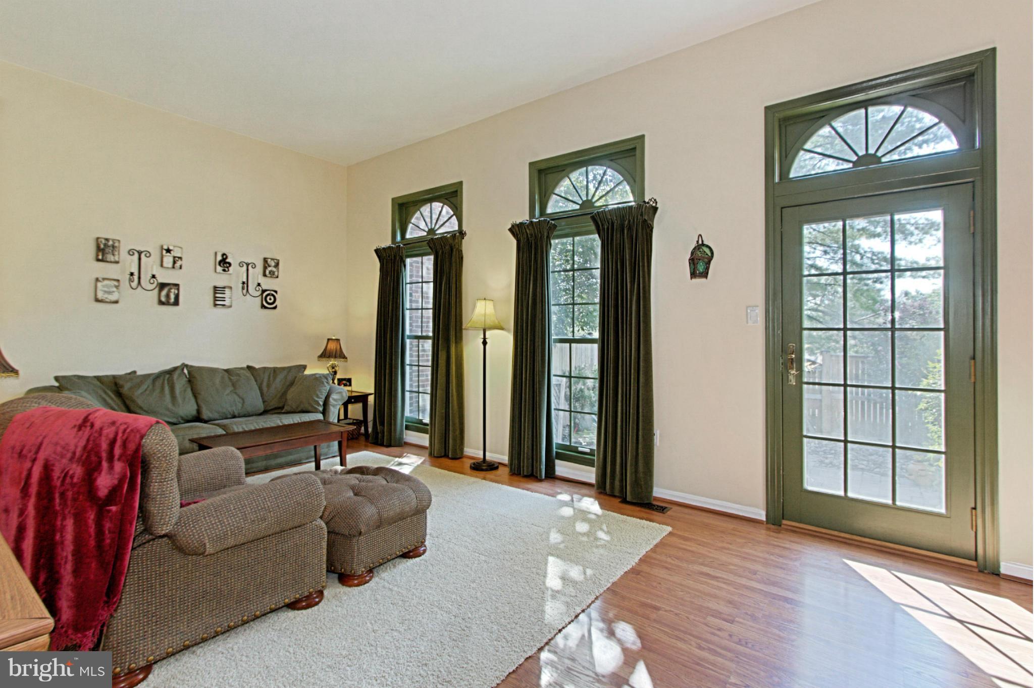 8007 Sleepy View Lane Springfield, VA 22153 - Photo 13 of 30 Living Room