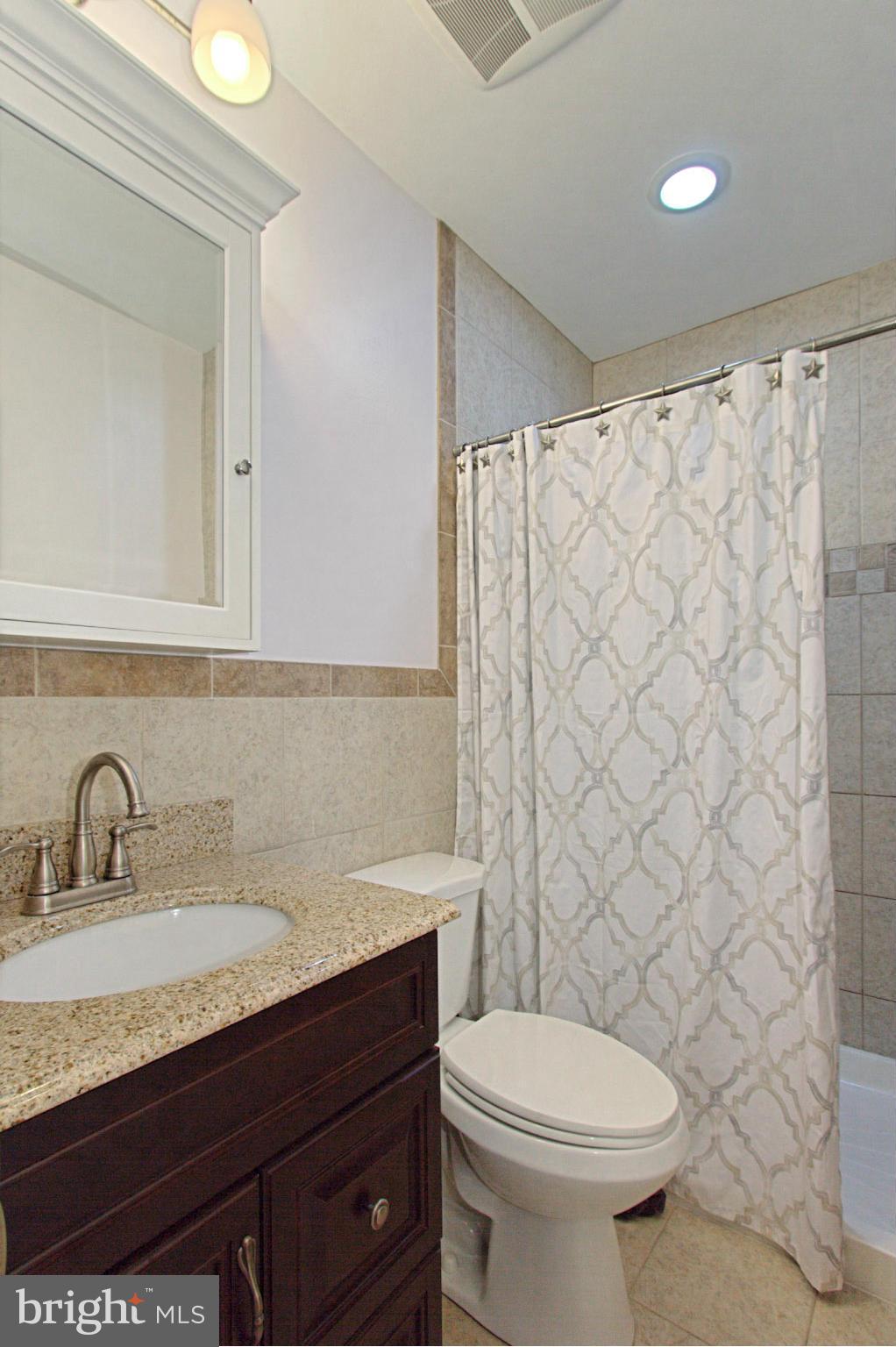 8007 Sleepy View Lane Springfield, VA 22153 - Photo 18 of 30 Bath (Master)