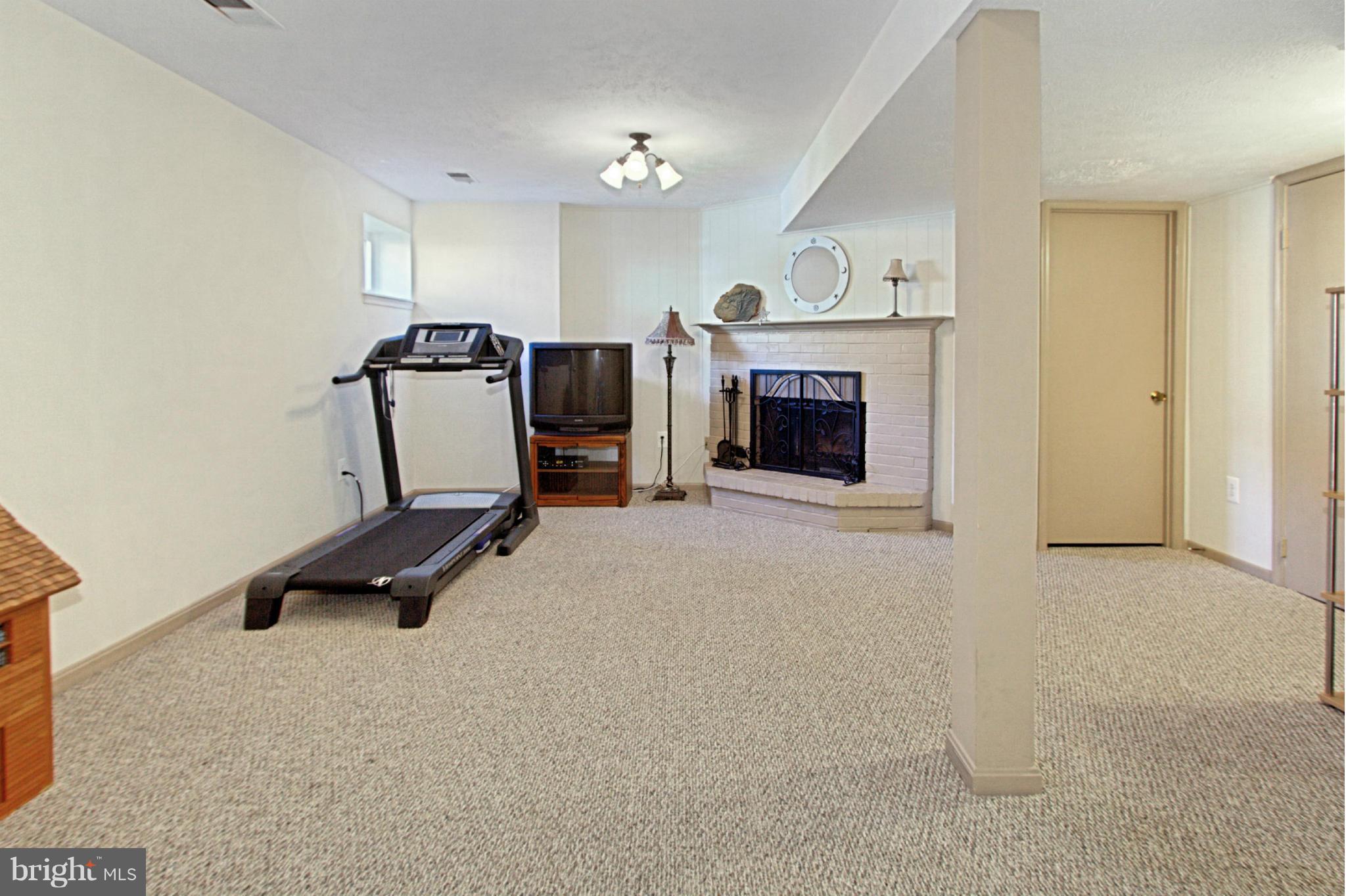 8007 Sleepy View Lane Springfield, VA 22153 - Photo 23 of 30 Family Room