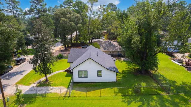 $1,700 | 1010 Long Street, Conroe, TX 77301