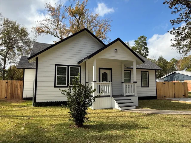 $1,600 | 1010 Long Street, Conroe, TX 77301