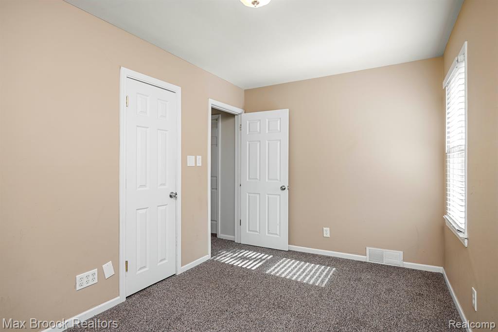 15711 West 14 Mile Road Franklin, MI 48025 - Photo 12 of 18
