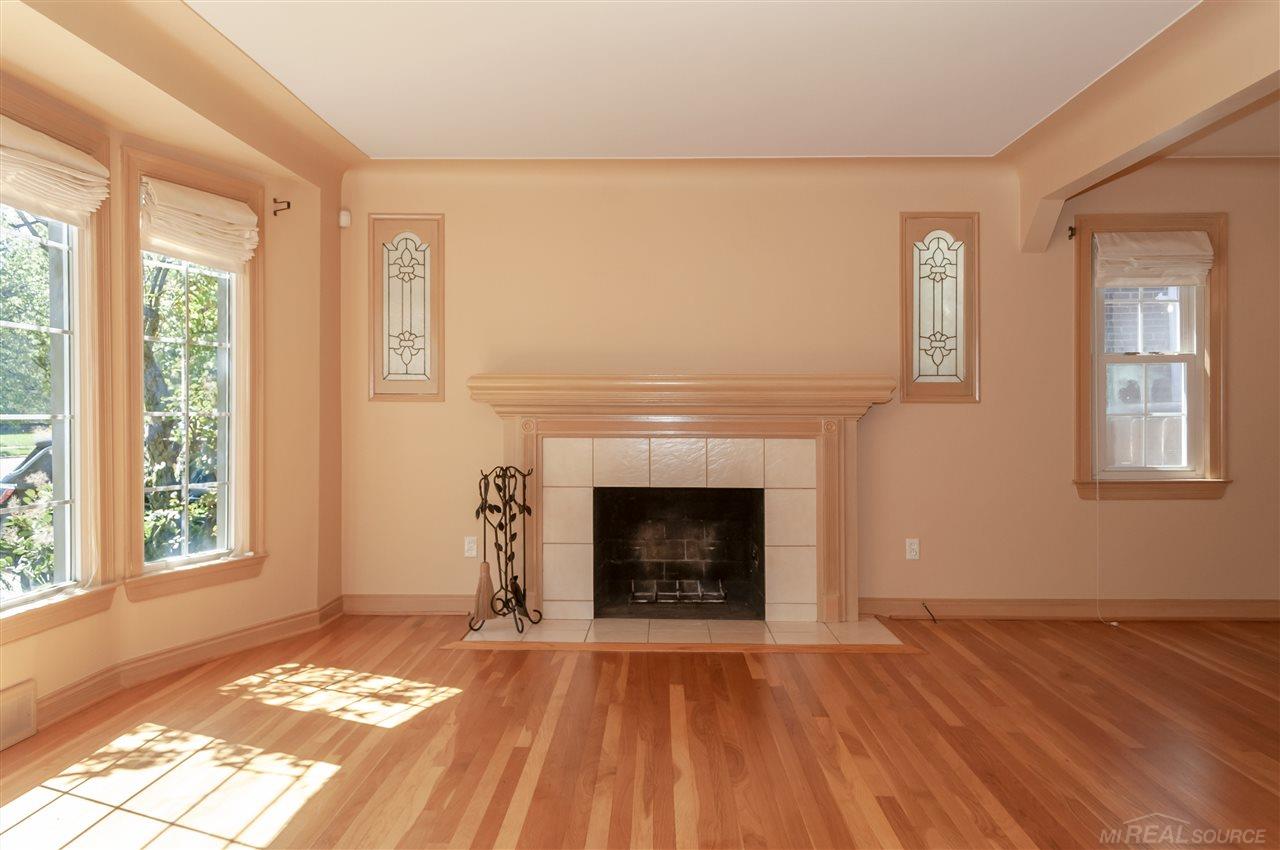 456 Roland Road Grosse Pointe, MI 48236 - Photo 4 of 37 50022917-3.JPG