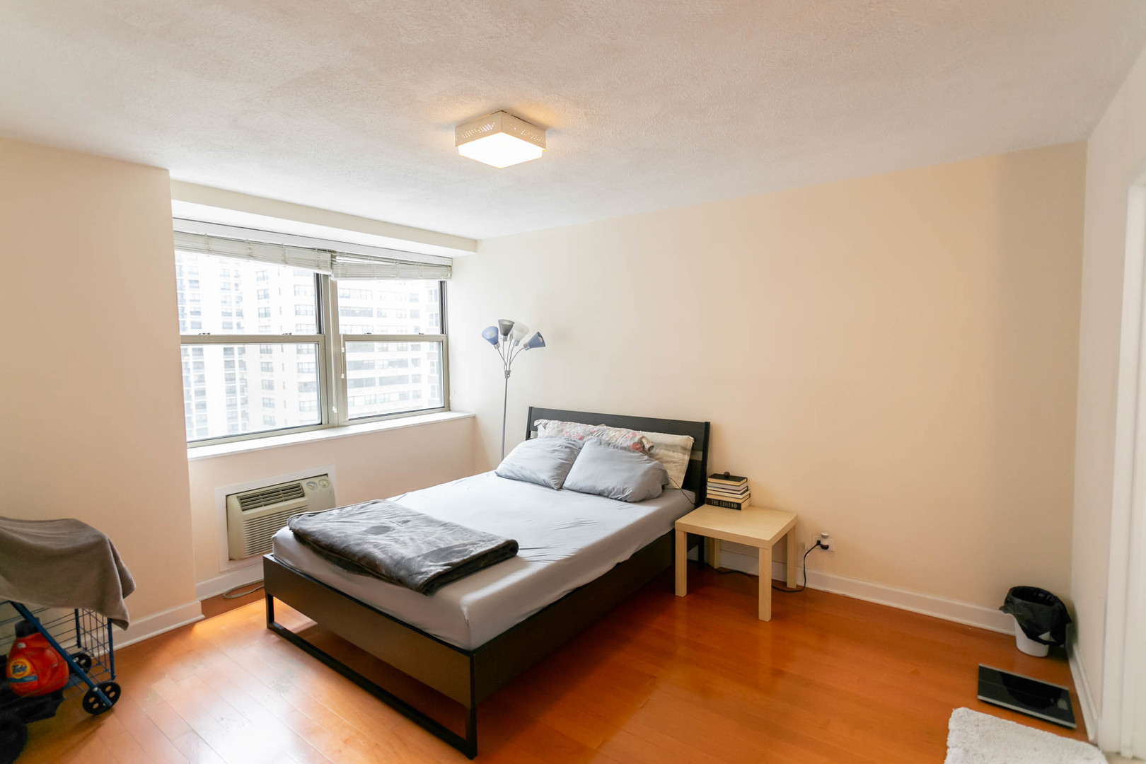 253 East Delaware Place, Unit 14C Chicago, IL 60611 - Photo 5 of 7 a bedroom with a bed and a window