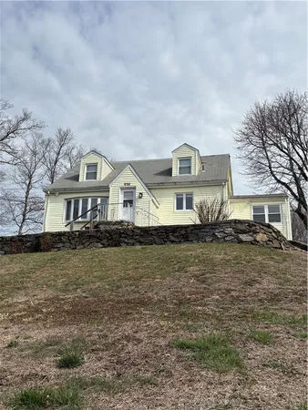 $1,895 | 930 Elm Street, Unit 1, Woonsocket, RI 02895