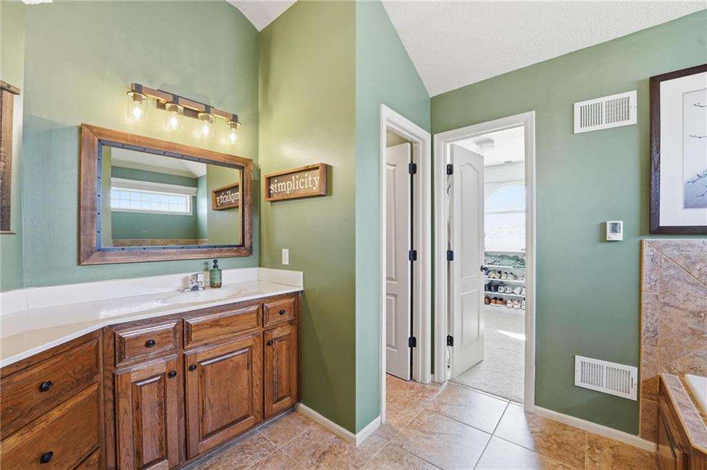 1256 Southwest Summit Crossing Circle Lee's Summit, MO 64081 - Photo 24 of 58