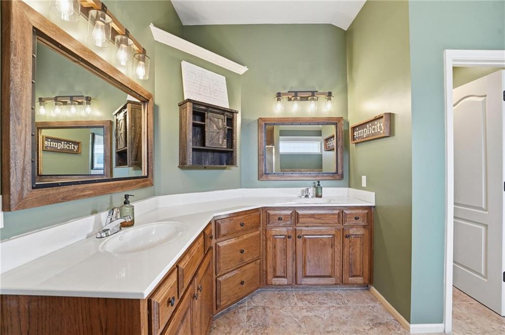 1256 Southwest Summit Crossing Circle Lee's Summit, MO 64081 - Photo 25 of 58