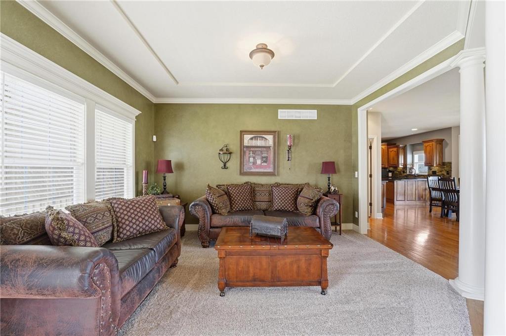 1256 Southwest Summit Crossing Circle Lee's Summit, MO 64081 - Photo 5 of 58