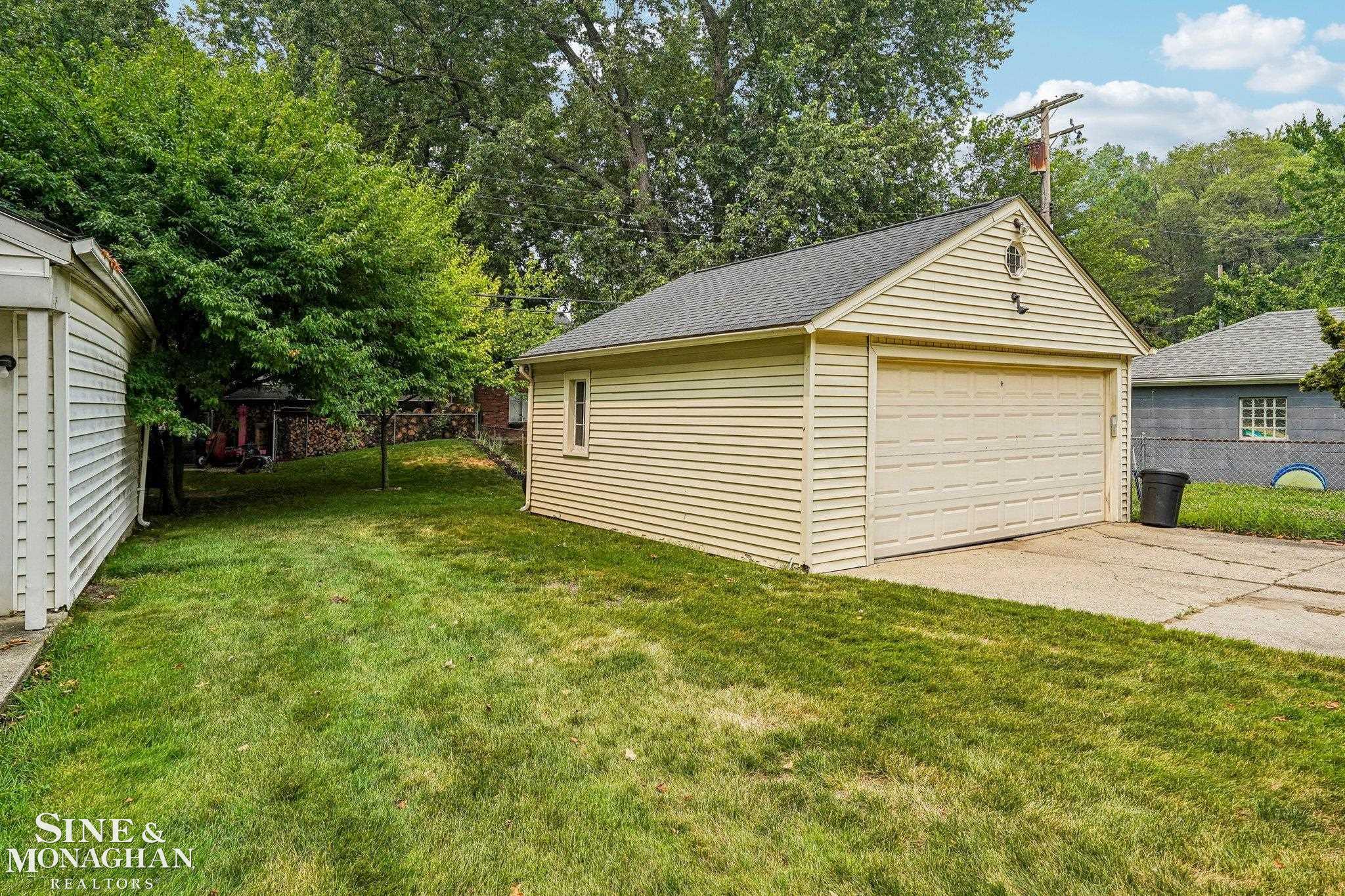470 Allard Road Grosse Pointe, MI 48236 - Photo 28 of 39 50216479-04918c02-2724-4c58-b6a4-80e0dba60f53.JPG