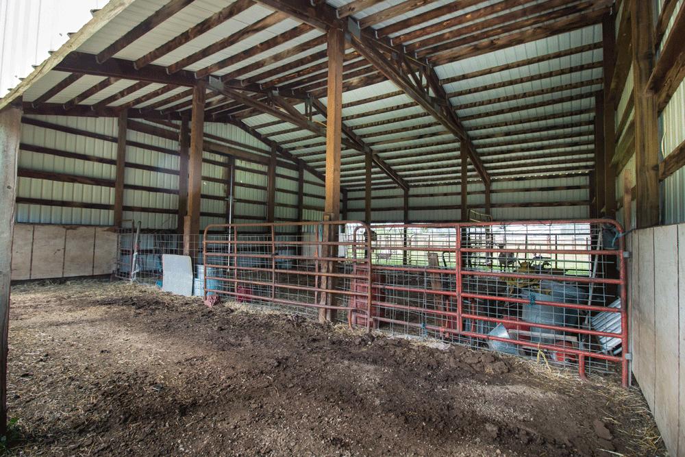15487 Cloverdale Road Anderson, CA 96007 - Photo 9 of 16 Barn