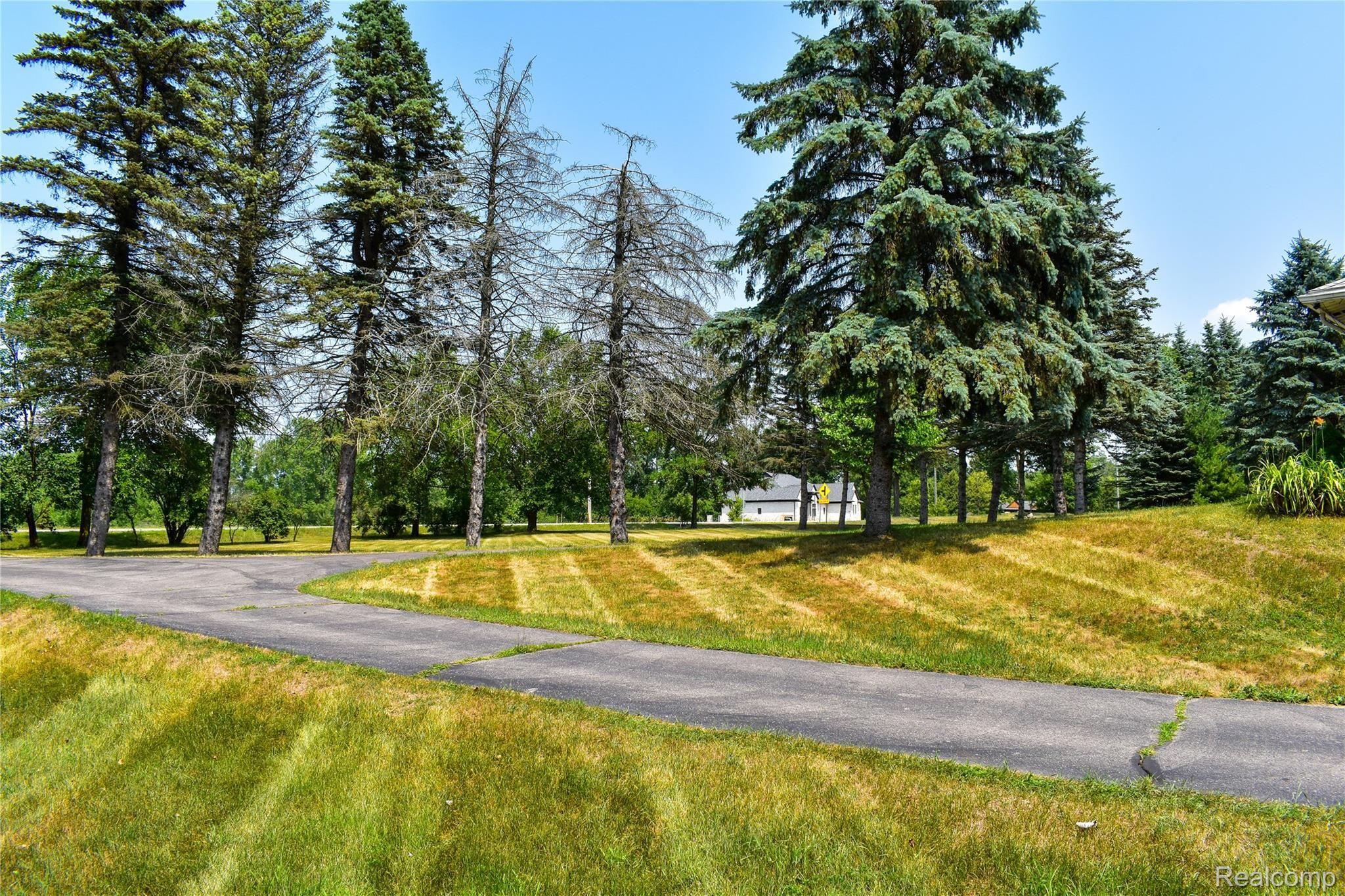 19500 Armada Ridge Road Armada, MI 48005 - Photo 2 of 14 DSC_0064.jpg