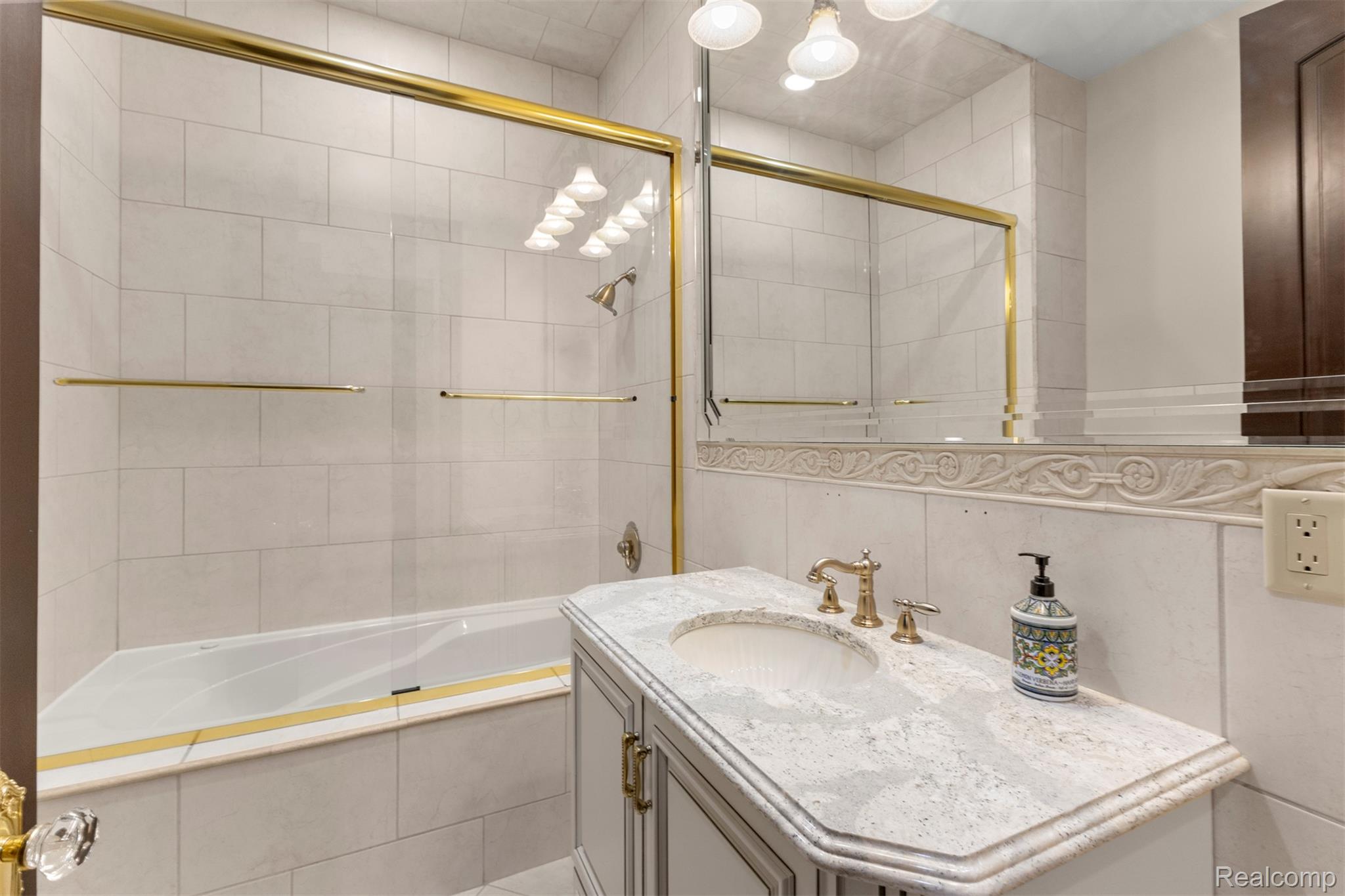 18585 Sheldon Road Northville, MI 48168 - Photo 57 of 98 69.jpg