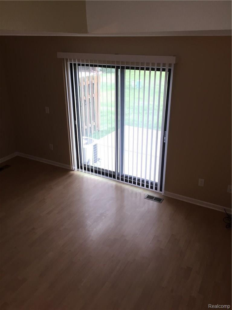 16405 Rudgate Street Southgate, MI 48195 - Photo 12 of 33 IMG_4547.JPG