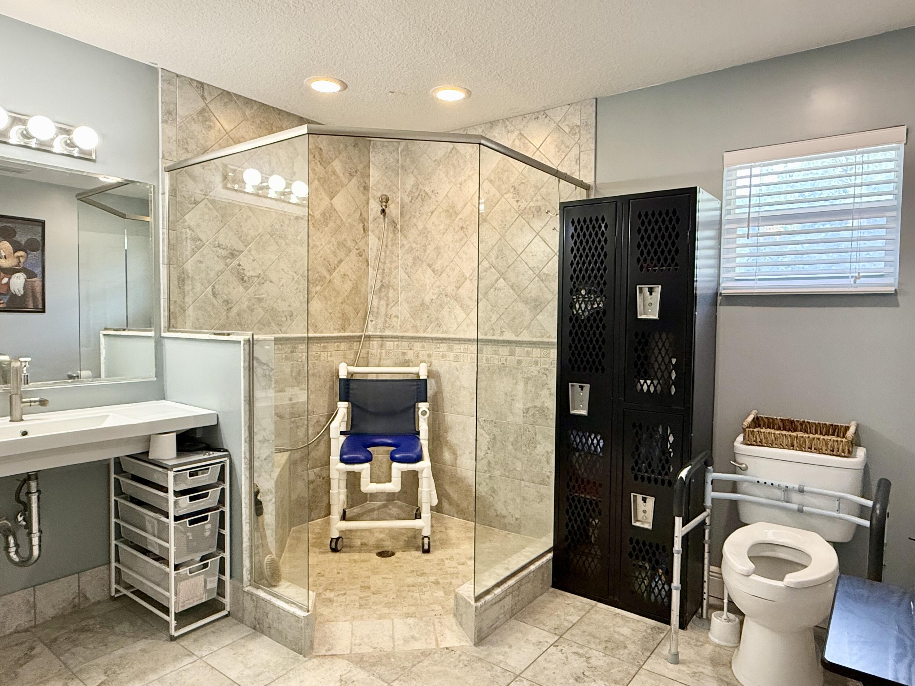 16283 Alexander Run Jupiter, FL 33478 - Photo 75 of 96 Guest House Bathroom