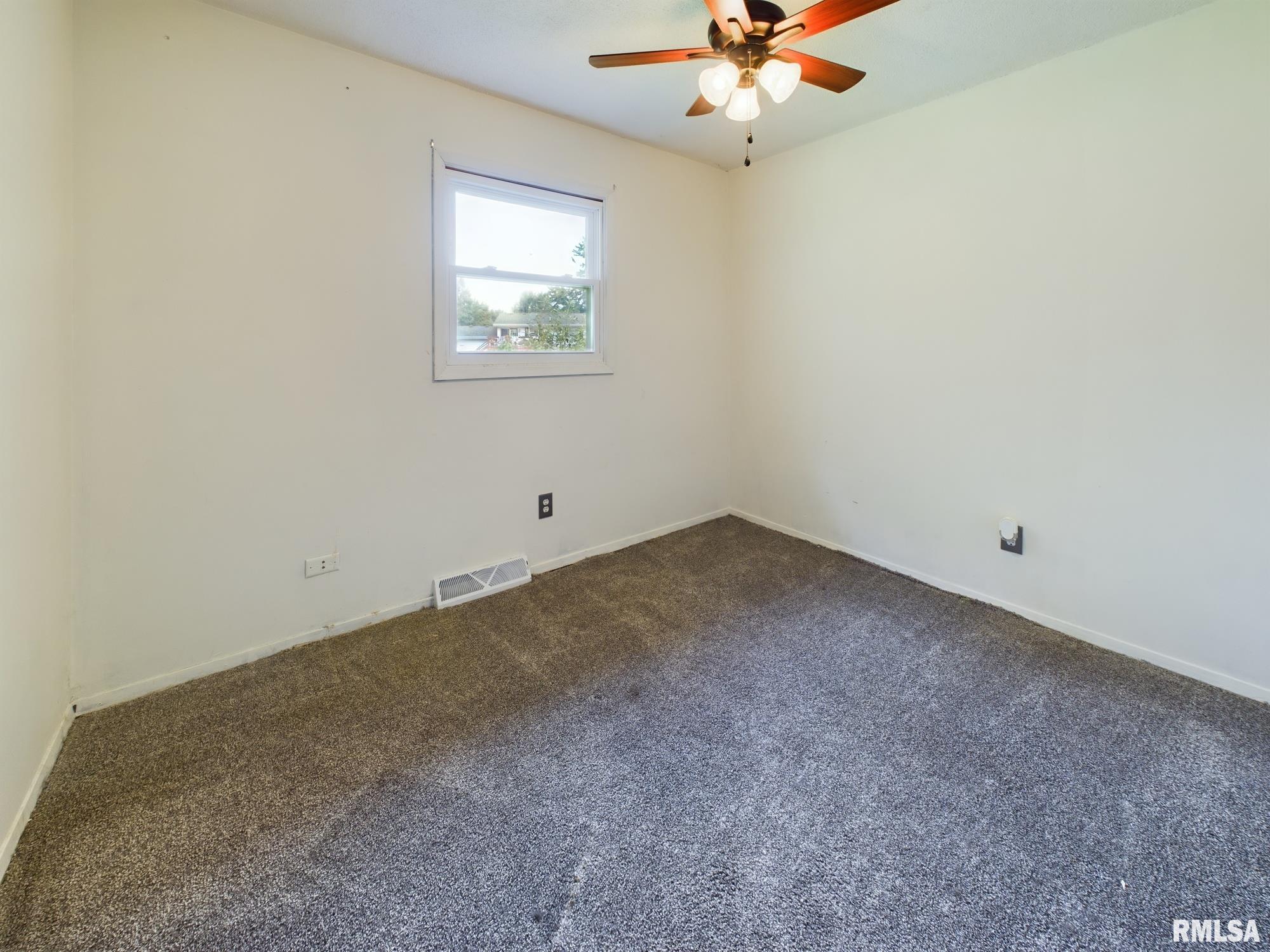 509 Robin Court Athens, IL 62613 - Photo 11 of 15 Gallery Image 11