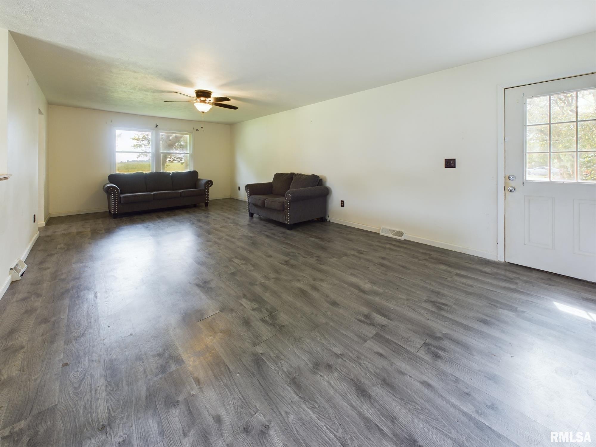 509 Robin Court Athens, IL 62613 - Photo 4 of 15 Gallery Image 4