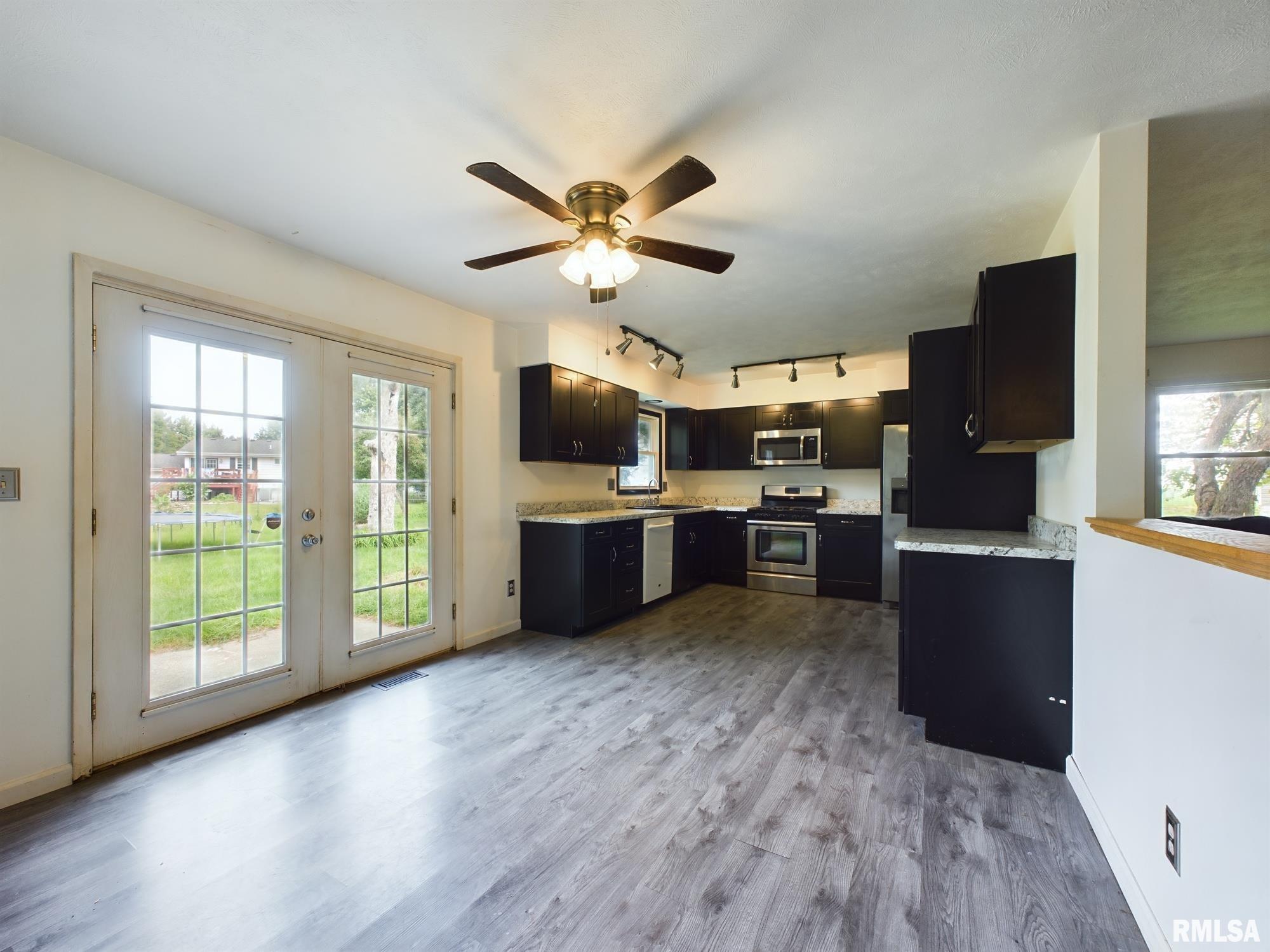 509 Robin Court Athens, IL 62613 - Photo 5 of 15 Gallery Image 5