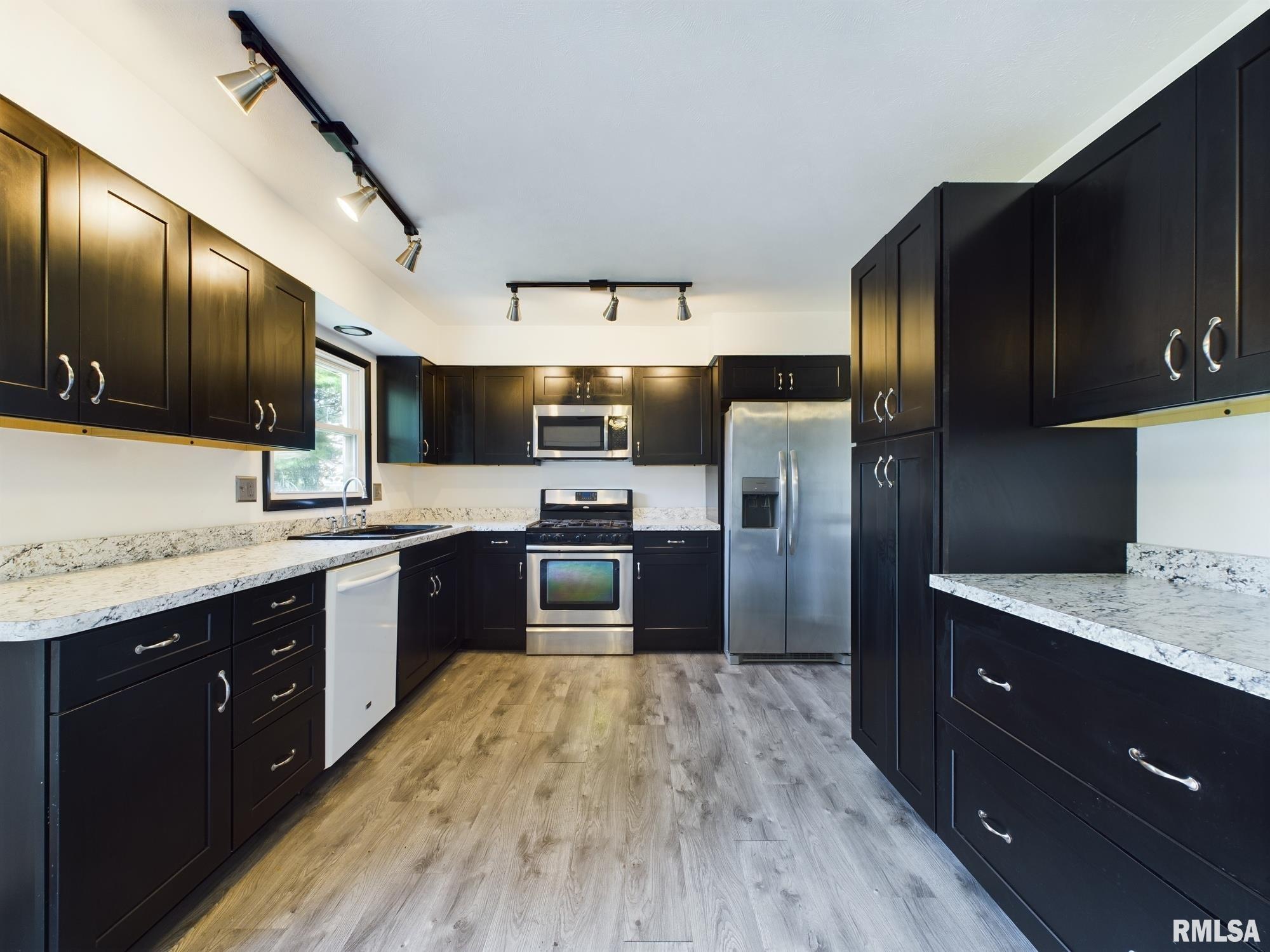 509 Robin Court Athens, IL 62613 - Photo 6 of 15 Gallery Image 6
