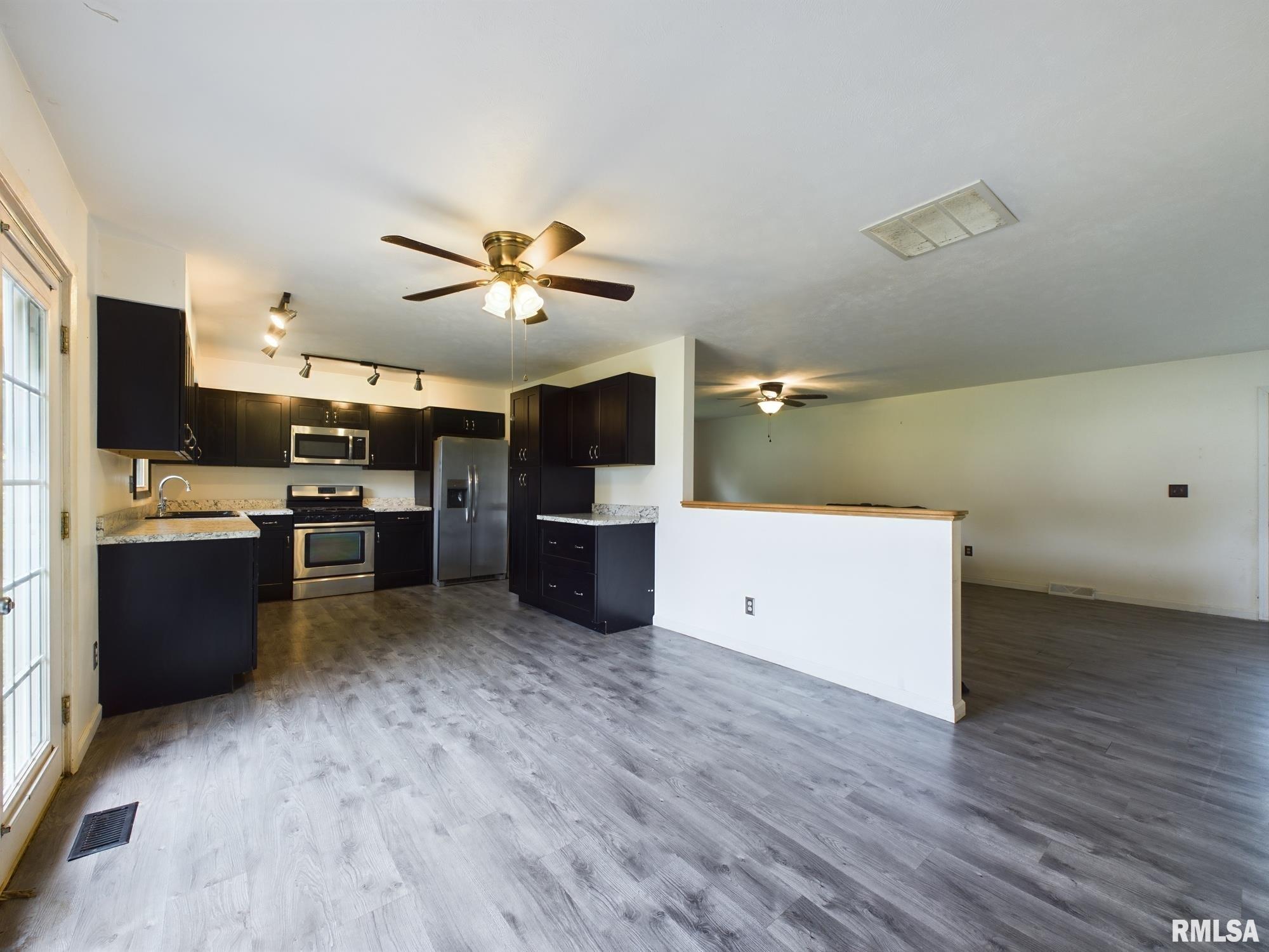 509 Robin Court Athens, IL 62613 - Photo 7 of 15 Gallery Image 7